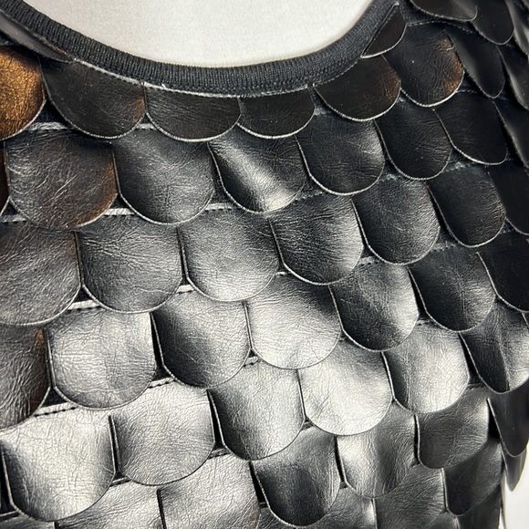 One 7 Six Tank Too - Picture 6 of 9